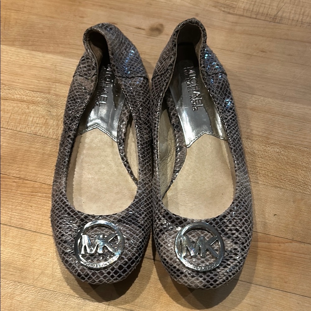 Michael Kors Flats Women’s Size 5M Gray Snakeskin Color